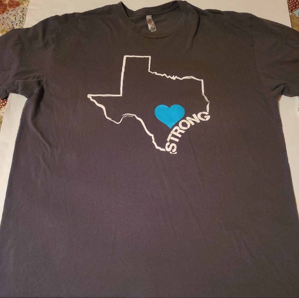🦇2/$15 Texas strong tshirt